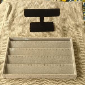 Jewelry Display Set in Black and Beige